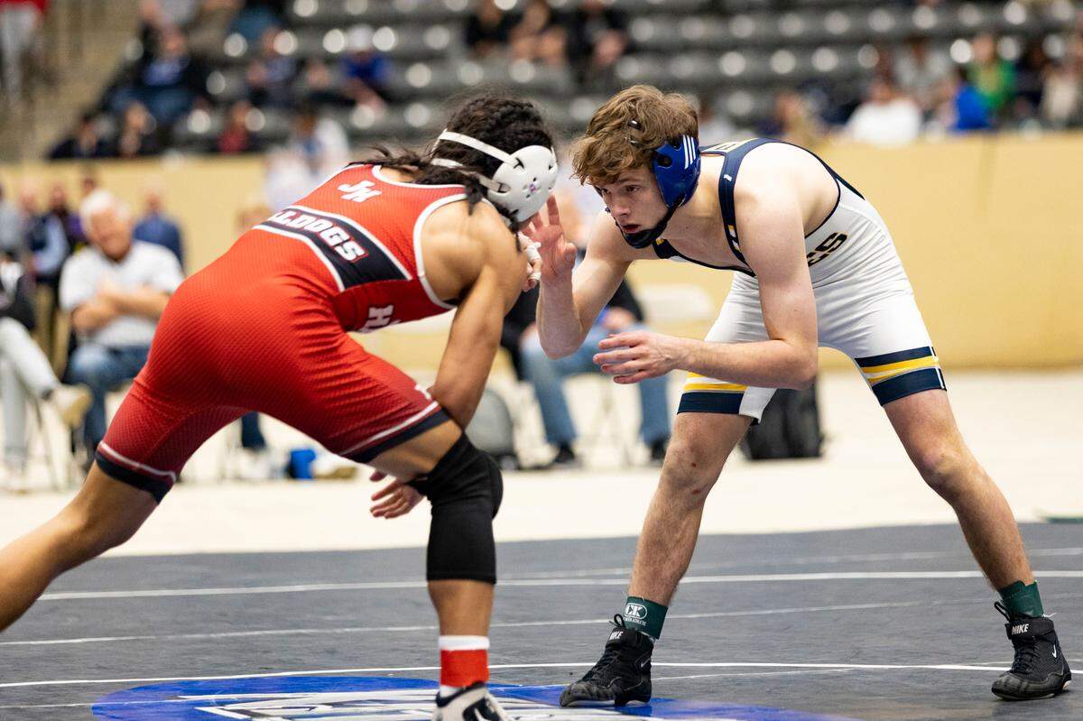 Grant County’s Ethan Davis, right, squares up against John Hardin’s Christian Delos Santos in the 120-pound finals Saturday.