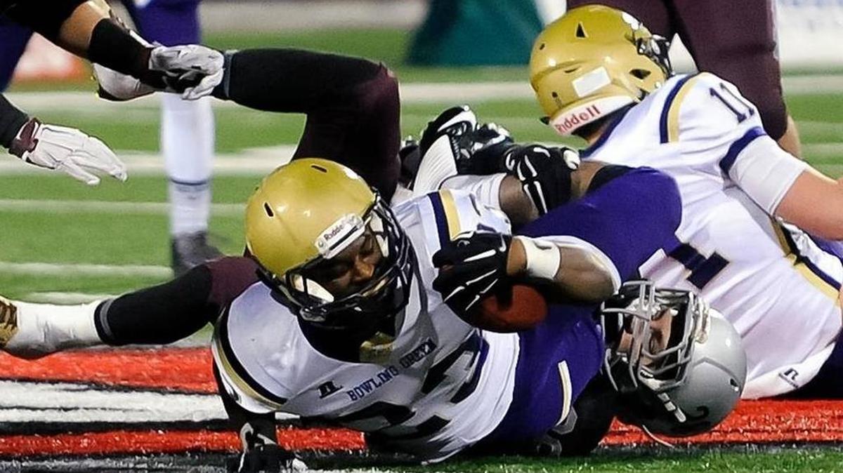 Bowling Green’s Jamale Carothers (23) gained some yards before getting tackled by Pulaski County’s Jacob New (28) during the Class 5A championship game.