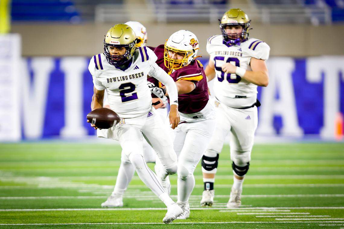 Bowling Green quarterback Deuce Bailey (2) eluded a Cooper defender during their Class 5A state championship game at Kroger Field in Lexington on Saturday.