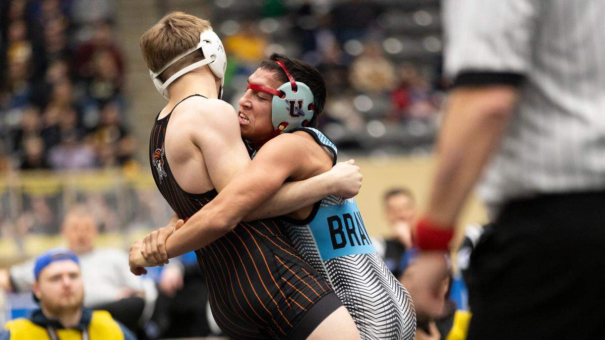 Union County’s Jordyn Raney, right, pressures Ryle’s Landon Evans across the mat during the 138 class finals Saturday.