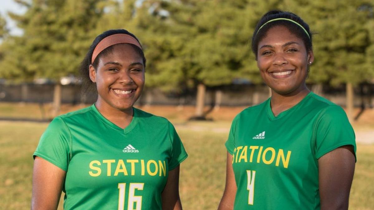 Bryan Station's Sidney Bibbs (16) and Simone Bibbs (4) before Dunbar vs Bryan Station on Wednesday Sept. 7, 2016 in Lexington, Ky.