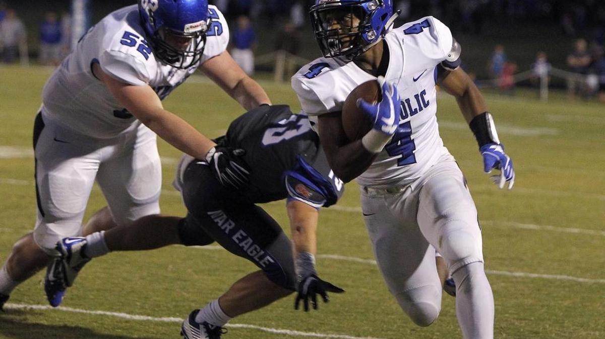 Lexington Catholic's Dameon Jones runs against Lexington Christian at Lexington Christian Academy in Lexington, Ky., Friday, September 8, 2017.