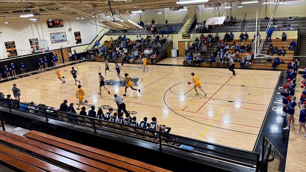Henry Clay and Lafayette began the second half of their boys basketball game at Lexington Traditional Magnet School gym on Sunday. The venue was once Henry Clay’s home court when the school was Lexington Junior High in the 1950s and 1960s.