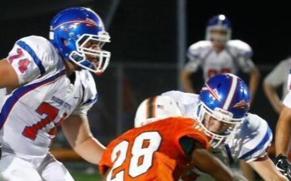 Frederick Douglass topped No. 21 Madison Central 25-15 on Friday for the Broncos’ third straight win.