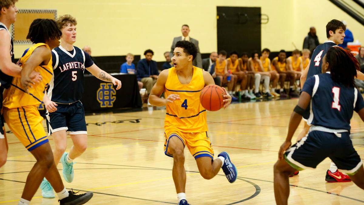 Henry Clay’s AJ Dixon (4) drove into the lane against Lafayette during their game at Lexington Traditional Magnet School on Sunday.