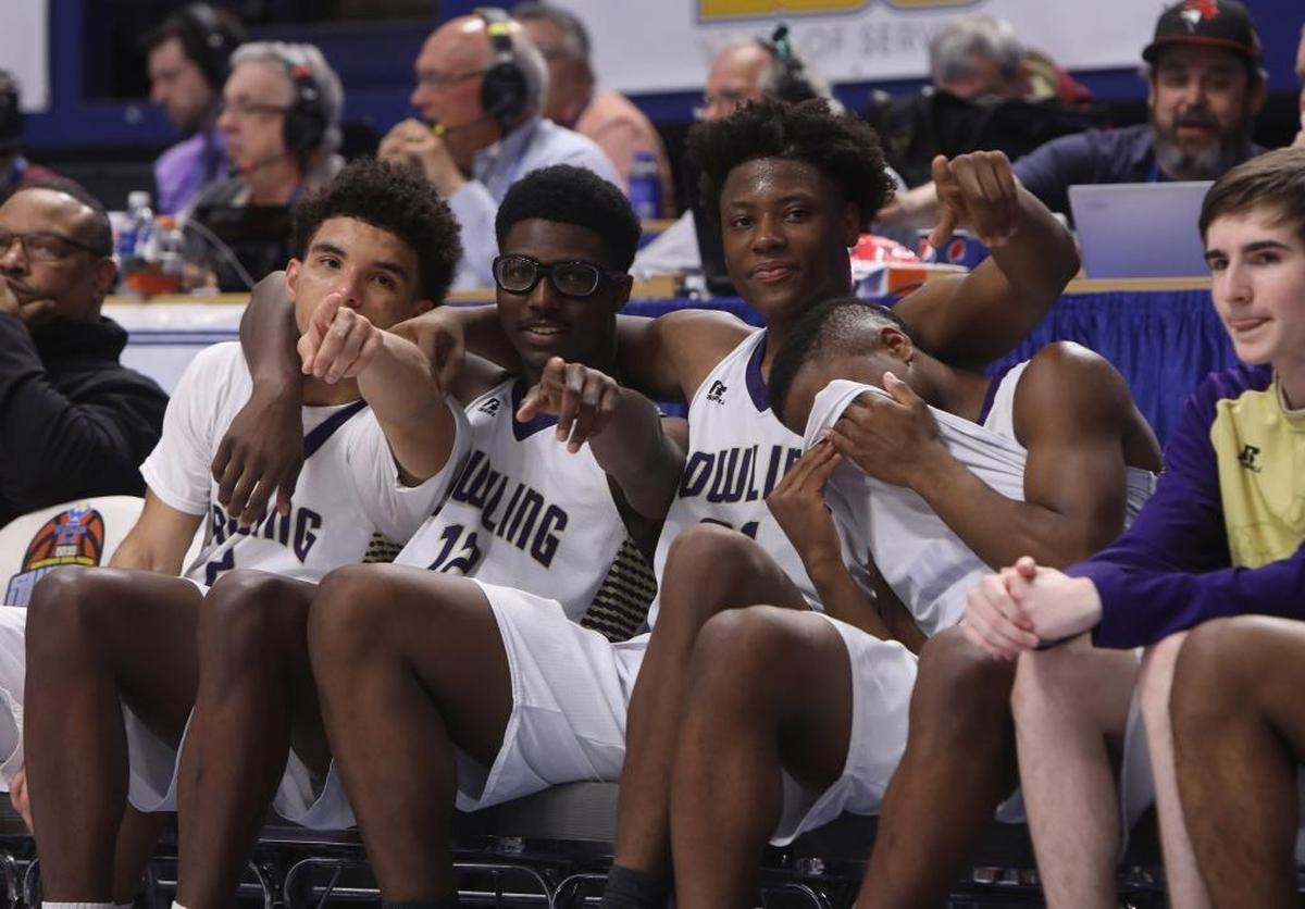 Zion Harmon (fourth from left to right with face covered) on the Bowling Green bench in the final minute of the Purples’ 67-56 win over Cooper in the 2017 Boys’ Sweet Sixteen finals in Rupp Arena.