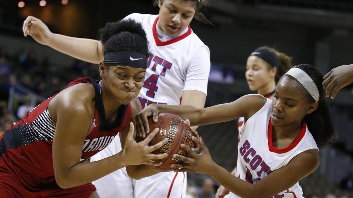 Manual’s Nila Blackford, left, and Scott County’s Juliette Smith fought for a rebound Thursday.