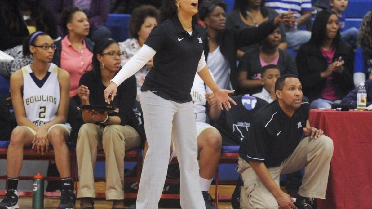 Bowling Green head coach LaVonda Johnson shouts Saturday, Mar. 8, 2014 during the game at Allen County-Scottsville High School in Scottsville, Ky.