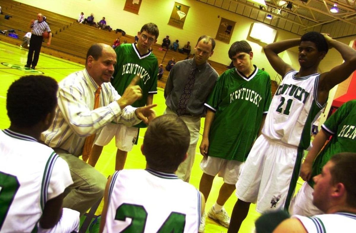 File photo: Billy Lange, the head coach of the boys’ basketball team at the Kentucky School for the Deaf, used sign language to communicate with his players during their game against the Tennessee School for the Deaf in Danville, Ky., on Dec. 14, 2000.