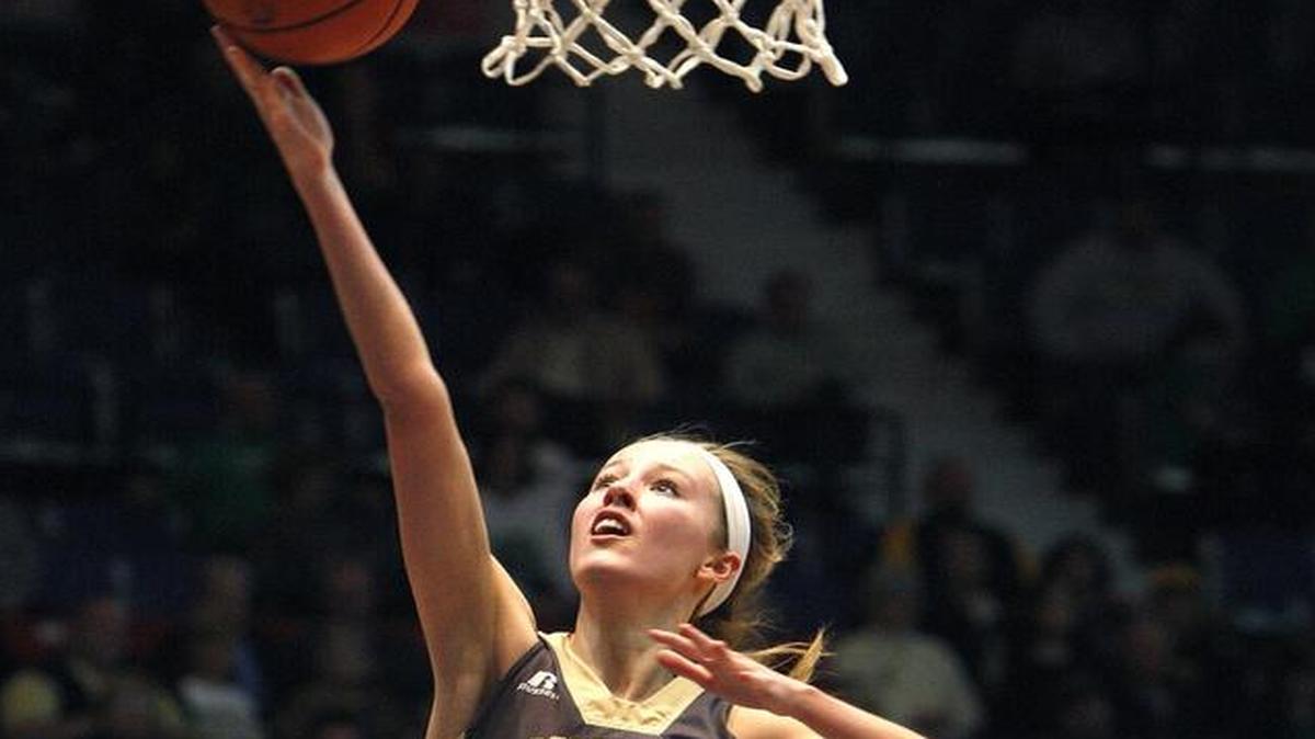 Murray's Maddie Waldrop shoots against Owensboro Catholic in the championship game of the girls' All "A" Classic at Frankfort Convention Center in Frankfort, Ky., Sunday, January 31, 2016.