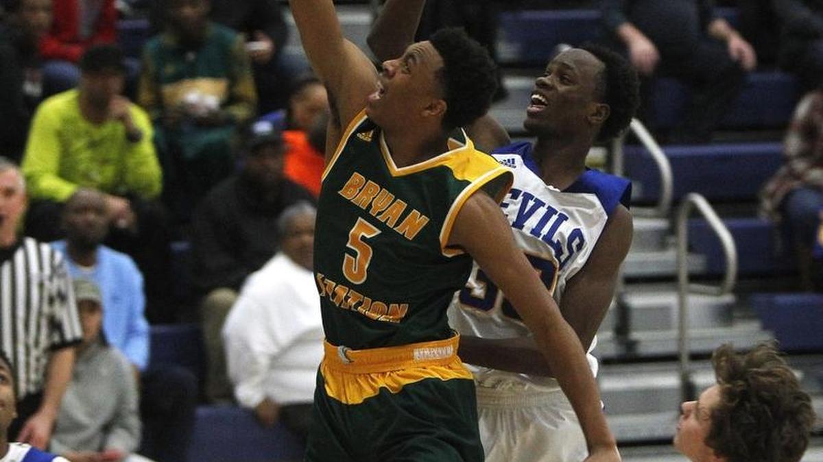 Bryan Station's Eric Boone shoots against Henry Clay's Andreus Green in the Al Prewitt Gymnasium in Lexington, Ky., Tuesday, January 10, 2017.