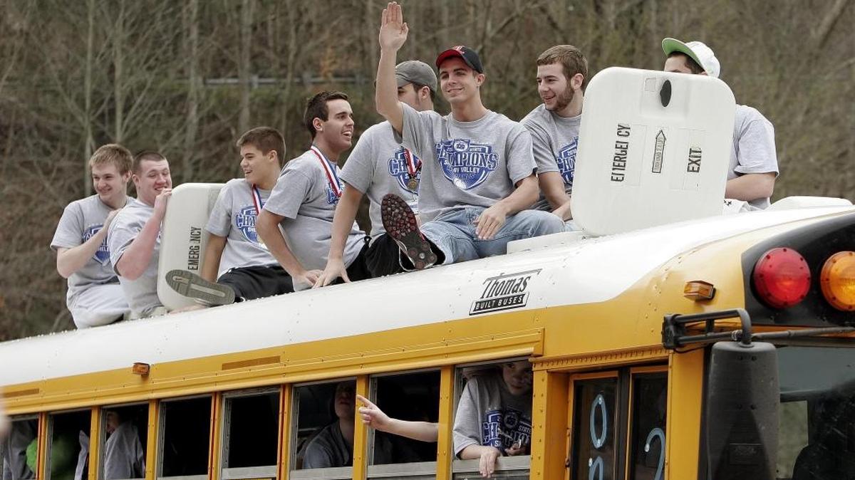 Shelby Valley High School’s Elisha Justice waved to the crowd as he and his teammates headed for a pep rally after the school’s 2010 state championship. Justice is now the Pikeville head coach and led the Panthers to the Sweet Sixteen in his first season as head coach at the school this year.