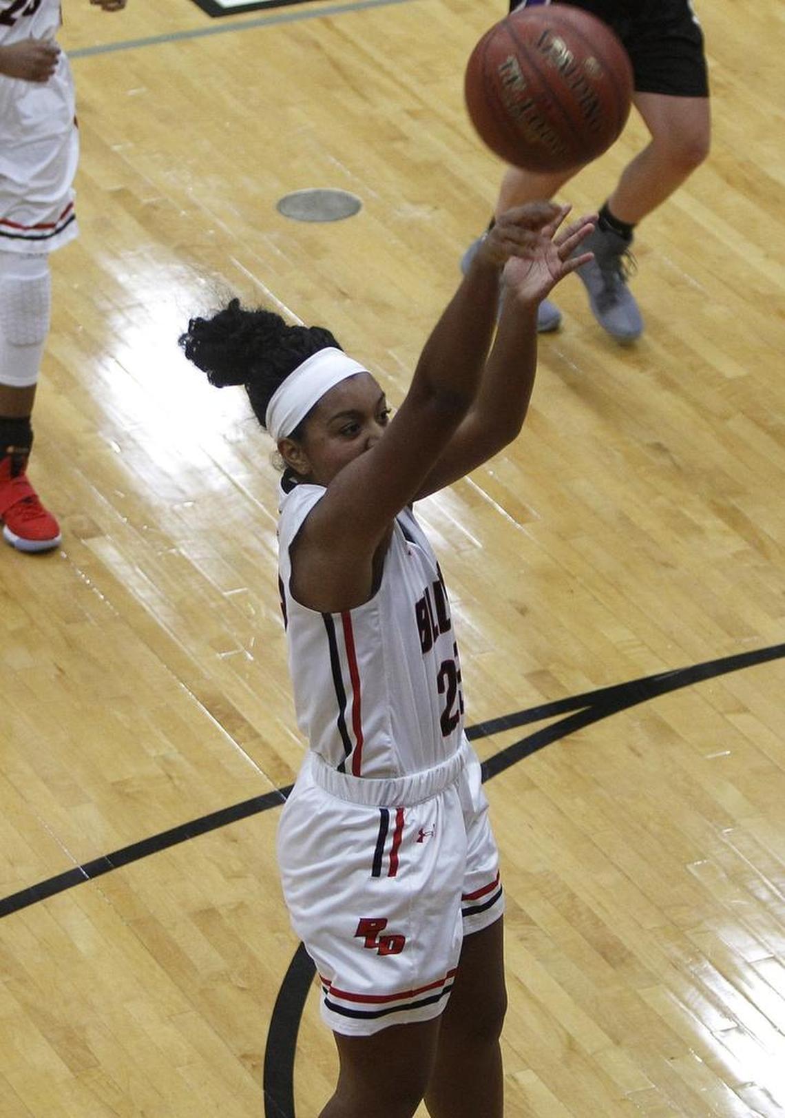 Paul Laurence Dunbar's Mashayla Cecil shoots against Simon Kenton in the Traditional Bank Holiday Classic in the Bueter Gymnasium in Lexington, Ky., Tuesday, December 19, 2017.