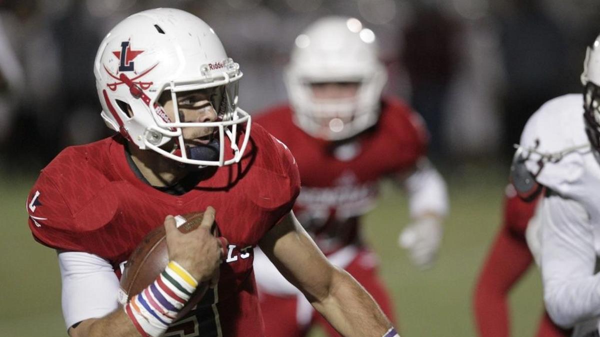 Lafayette’s Walker Wood ran as the Generals hosted the Tates Creek Commodores on Friday, October 21, 2016.