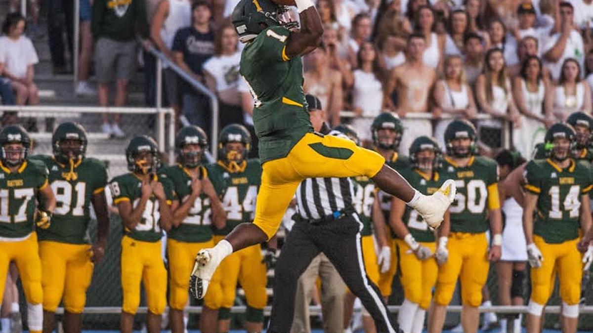 Greenwood tailback Willie Reynolds made a leaping catch during the Gators’ 17-16 upset of South Warren on Friday, Sept. 2, 2016.
