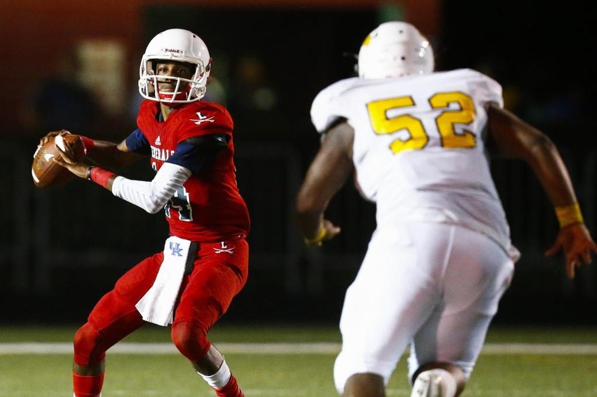 Lafayette’s TeAndre Newcomb (14) dropped back to pass over Bryan Station’s Brandon Vera (52) during last season’s Adidas Kickoff Classic at Tates Creek. The Generals and Defenders go head-to-head again to open the 2018 season Friday night.