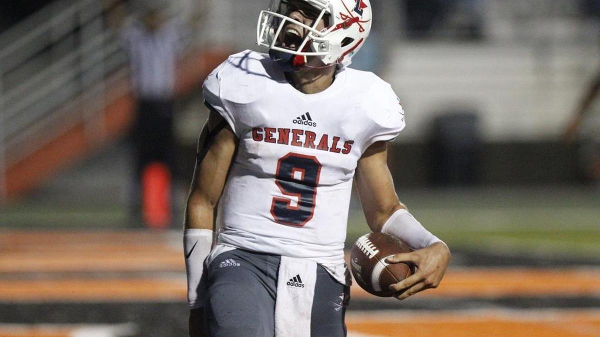 Walker Wood ran in a Lafayette touchdown when Scott County hosted Lafayette on September 16, 2016.