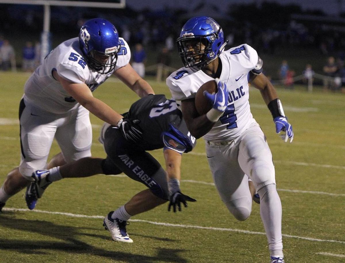 Lexington Catholic's Dameon Jones runs against Lexington Christian at Lexington Christian Academy in Lexington, Ky., Friday, September 8, 2017.