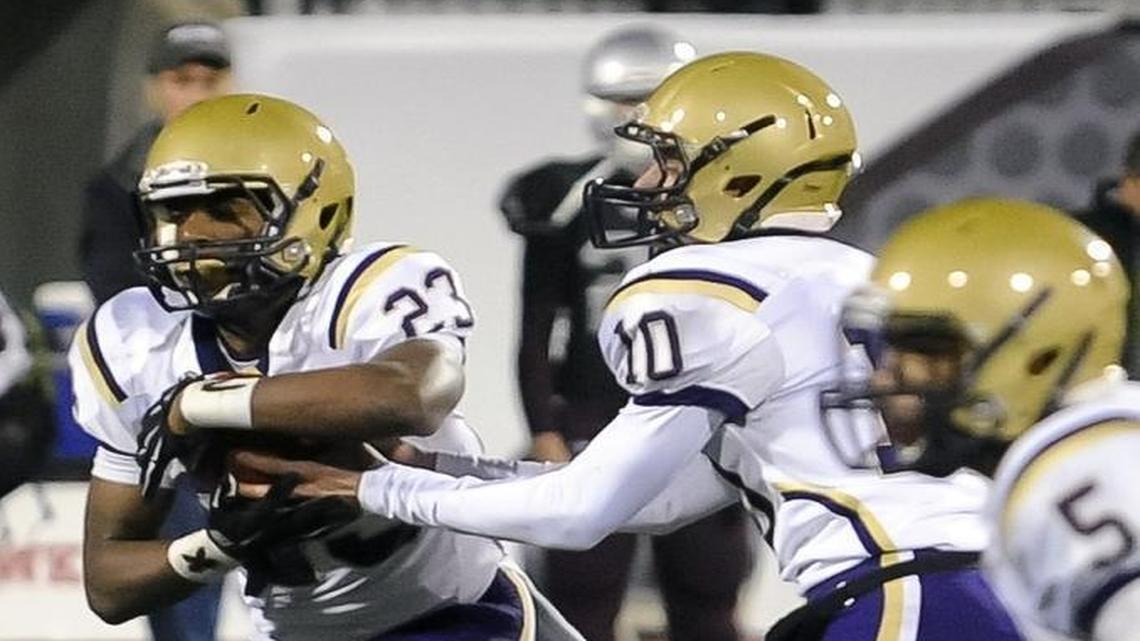 Bowling Green's Clark Payne (10) hands off to Jamale Carothers (23) Saturday, December 5, 2015, during the Class 5A Russell Athletic/KHSAA Commonwealth Gridiron Bowl championship at Houchens Industries-L.T. Smith Stadium in Bowling Green, Ky. (Bac Totrong/Daily News via AP)
