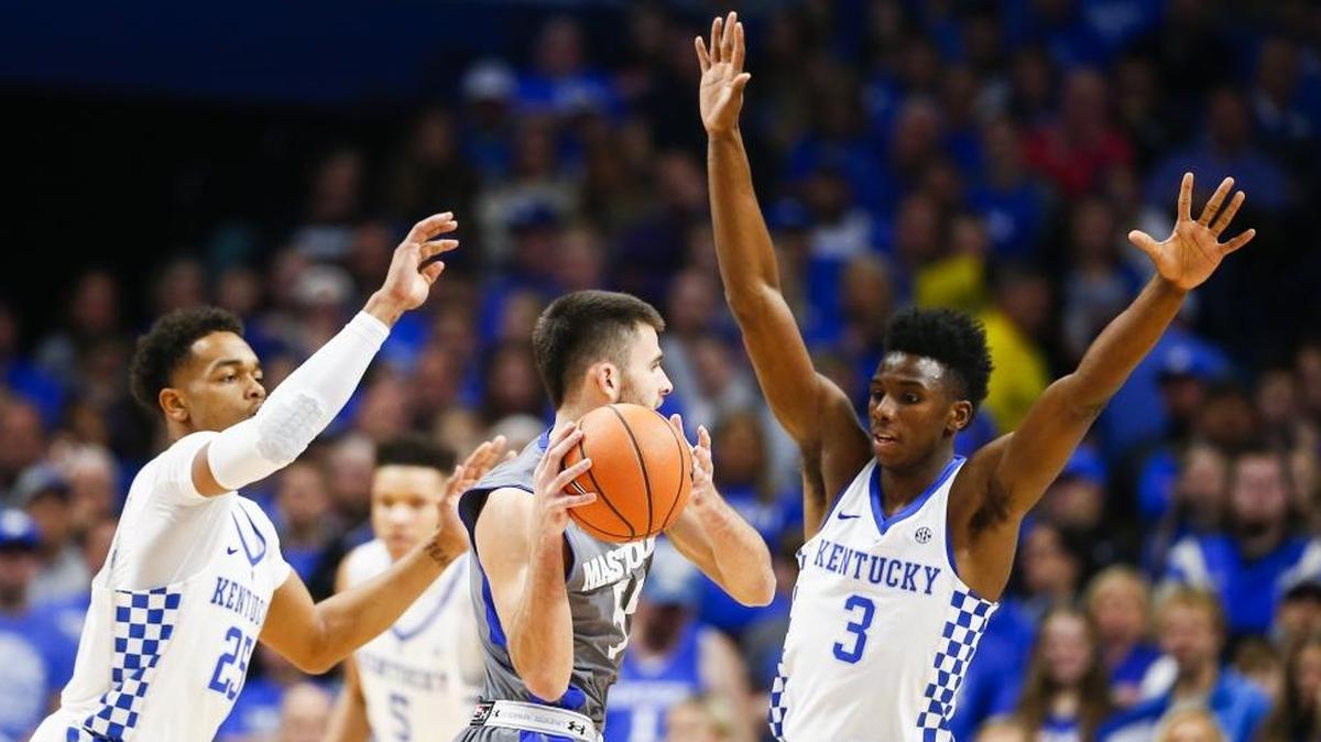 Kentucky Wildcats forward PJ Washington (25) and Kentucky Wildcats guard Hamidou Diallo (3) guard Fort Wayne Mastodons guard John Konchar (55) during their game at Rupp Arena in Lexington, Ky., Wednesday, Nov. 22, 2017. Kentucky beat Fort Wayne 86-67.