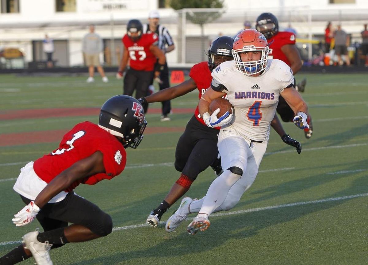 Southwestern's Patric Edwards runs against Paul Laurence Dunbar at Ishmael Stadium in Lexington, Ky., Friday, August 25, 2017.