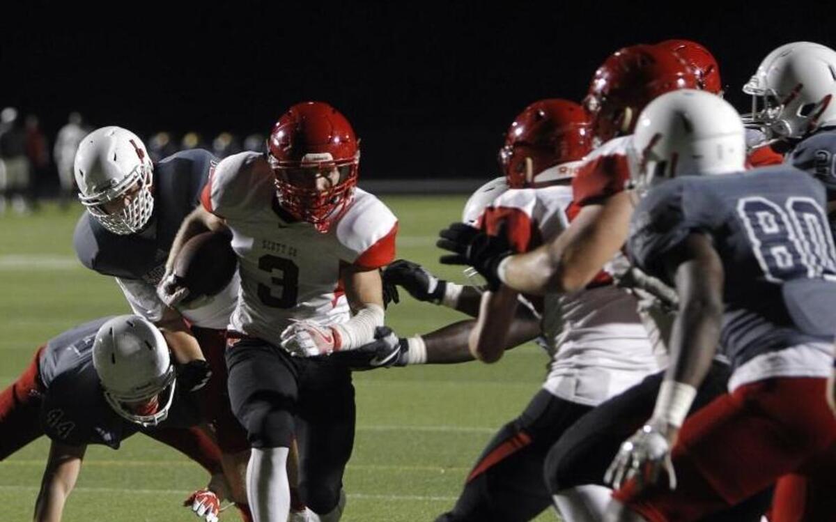 Scott County’s Brice Fryman ran against Lafayette on Aug. 25, 2017.