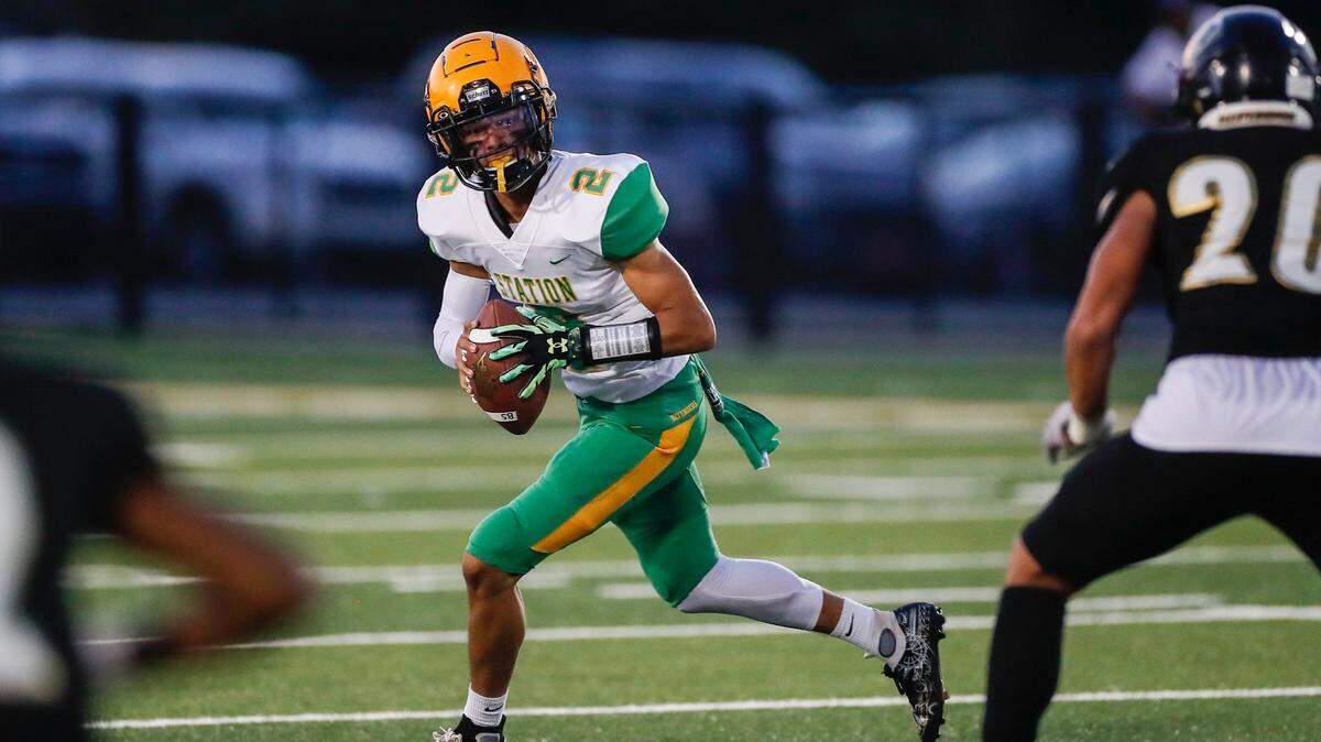 Bryan Station quarterback Trenton Cutwright (2) looked for a receiver against Boyle County earlier this season. Cutwright had touchdowns rushing and passing against Henry Clay on Friday.