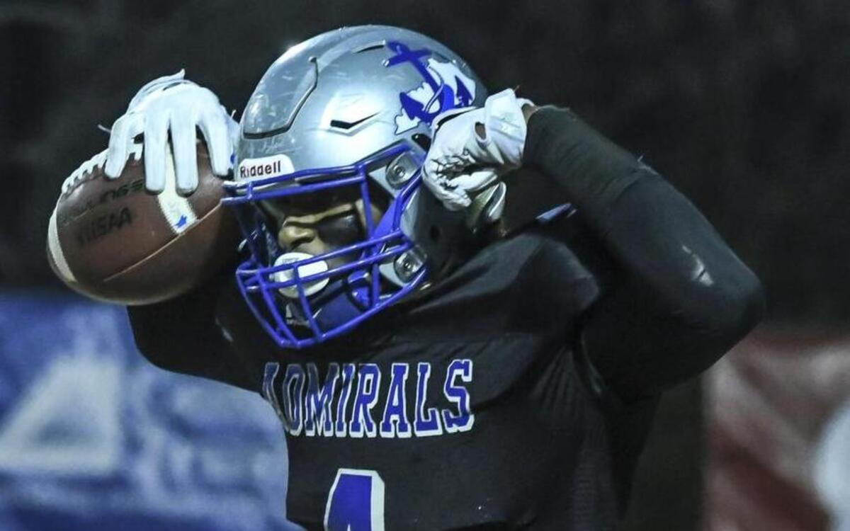 Danville’s Jaleel Warren celebrated after a touchdown against Covington Holy Cross in the second quarter of the Admirals’ 42-35 win on Friday.