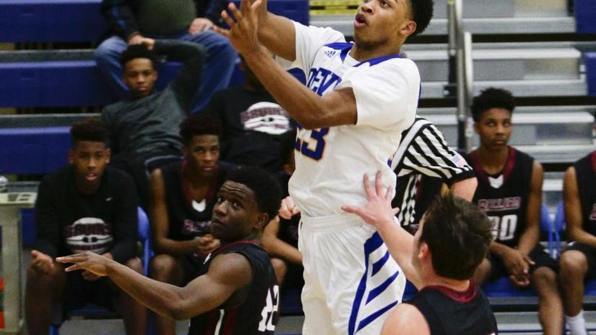 Henry Clay’s Justin Mitchell, put in a shot over Ballard’s Jake Ramsey (33) as No. 3 Henry Clay defeated No. 9 Ballard 61-57 on Monday, Feb. 1, in Lexington.