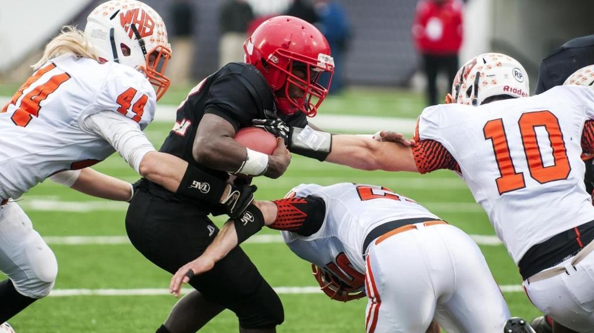 Mayfield’s Trajon Bright (22) scored a touchdown after breaking through the defense of Williamsburg’s Stone Hughett (44), Jefferson Patrick (25) and Aaron Kissinger during the Class A football championship game in Bowling Green last season. Mayfield won 28-27 in overtime.