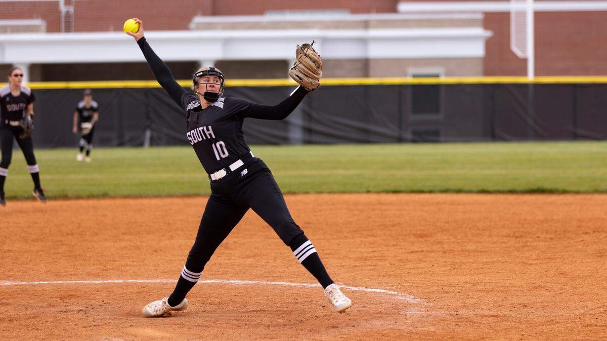 South Warren sophomore pitcher Courtney Norwood allowed one run on two hits and struck out six in the Spartans’ 14-1 win at Scott County on Saturday.