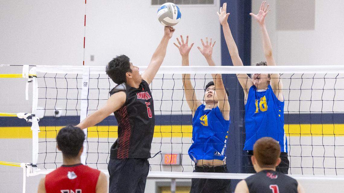 Dunbar, Tates Creek volleyball rally to wins, clinch bids to state tournament