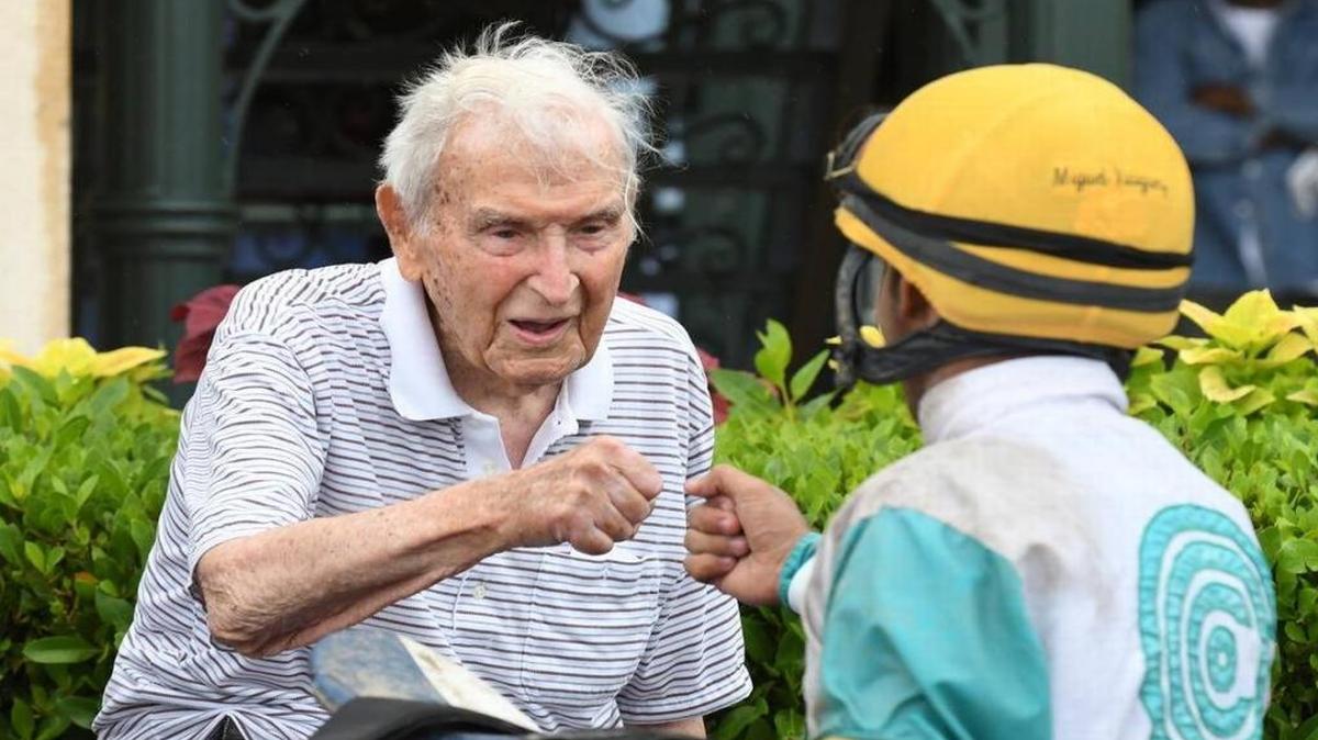 Jerry Bozzo fist bumped Miguel Vasquez after Saturday’s victory.