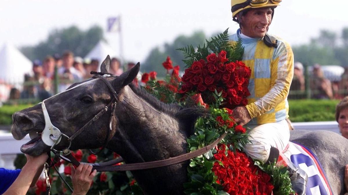 Jockey Jorge Chavez smiled aboard Monarchos after winning the 127th running of the Kentucky Derby in 2001. Monarchos died Saturday after undergoing surgery to repair a ruptured intestine, BloodHorse reported. He was 18.
