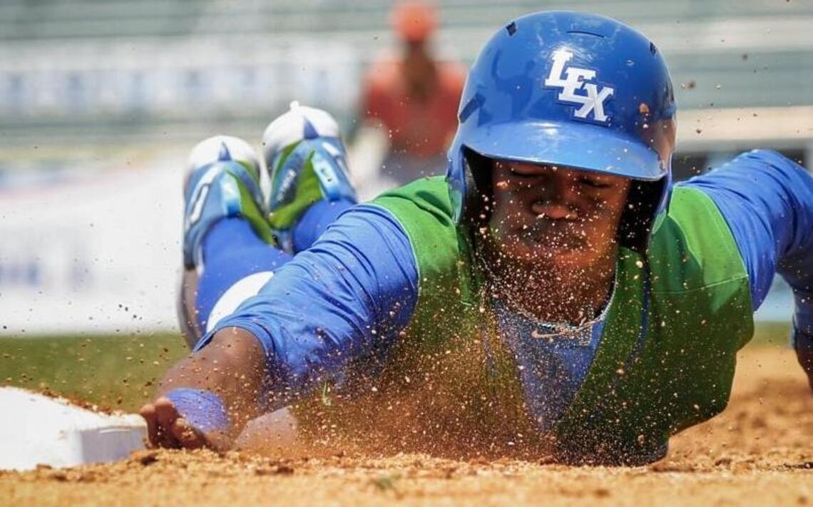 Grasshoppers rout Legends 12-1
