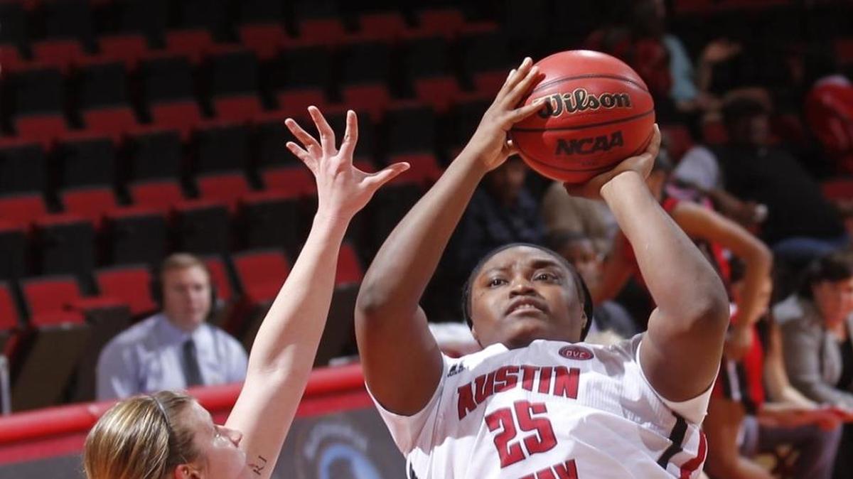 Austin Peay’s Tearra Banks averages 19.3 points and eight rebounds per game.