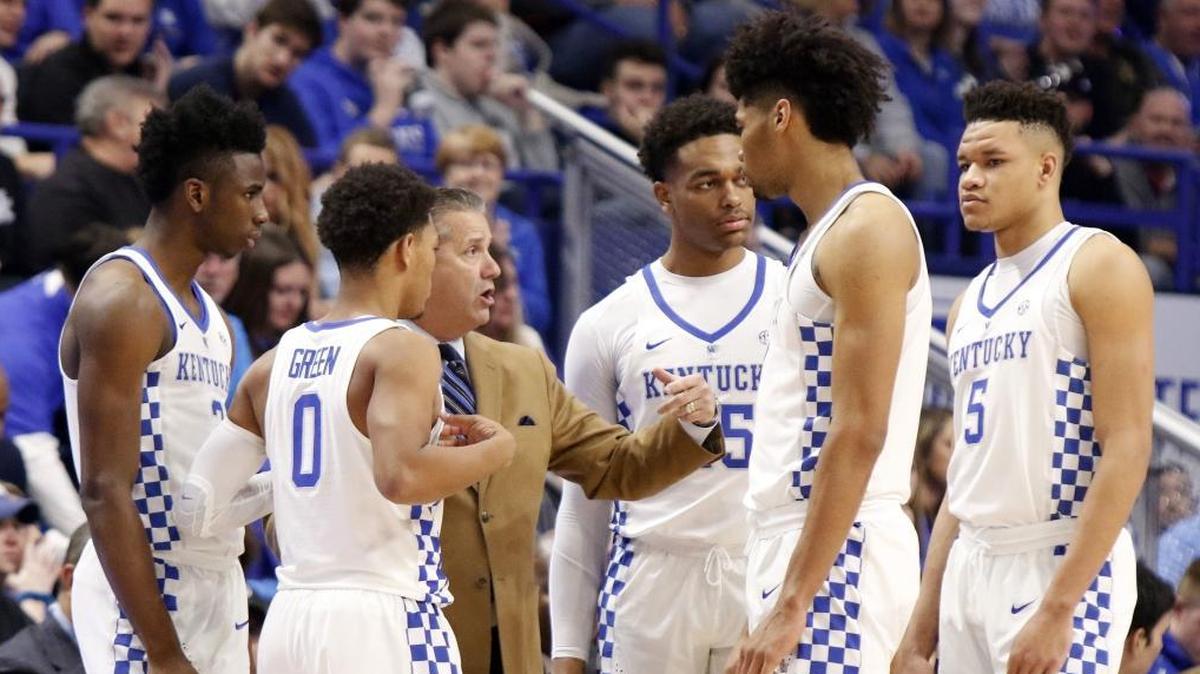 Kentucky head basketball coach John Calipari, third from left, instructs, from left, Hamidou Diallo, Quade Green, Pj Washington, Nick Richards and Kevin Knox during the first half of the team’s win over Fort Wayne in an NCAA college basketball game, Wednesday, Nov. 22, 2017, in Lexington, Ky.