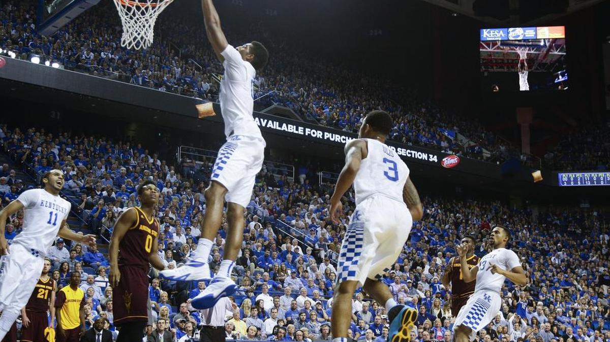 Kentucky forward Marcus Lee got free for a first-half dunk against Arizona State.