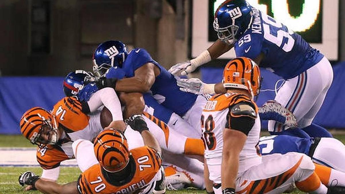 Cincinnati Bengals quarterback Andy Dalton (14) is sacked by New York Giants defensive end Olivier Vernon (54) during the fourth quarter the Bengals’ 21-20 loss to the Giants of Monday, Nov. 14, 2016, in East Rutherford, N.J.