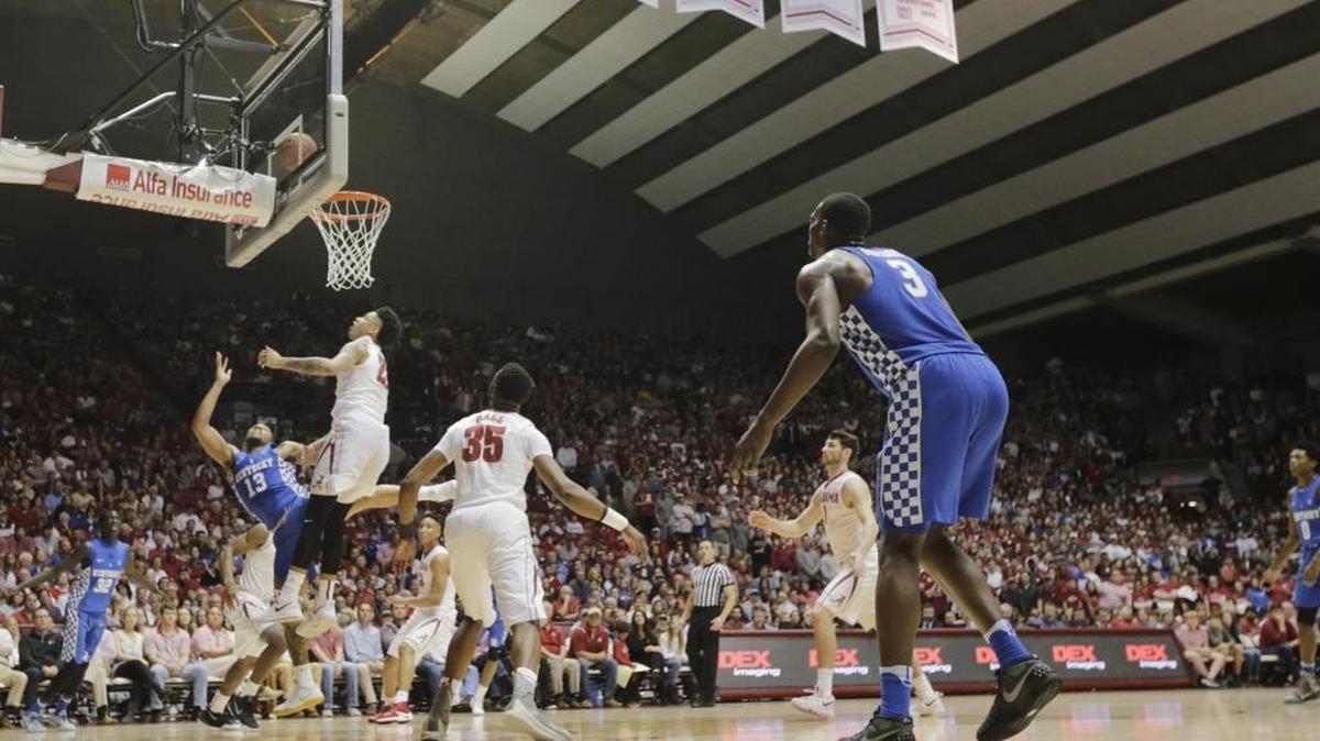 Kentucky’s Isaiah Briscoe (13) collided with Alabama’s Ar’Mond Davis (22) under the basket in the first half of UK’s 67-58 win at Coleman Coliseum in Tuscaloosa, Alabama, on Feb. 11, 2017.