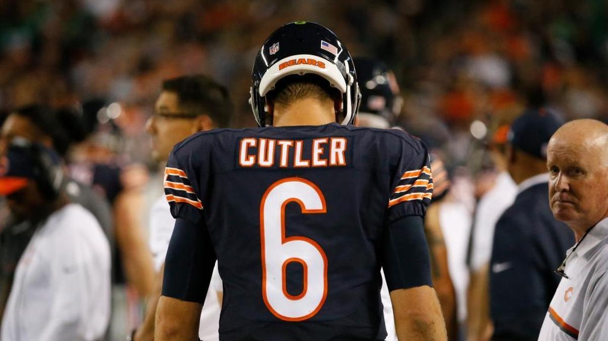 Chicago Bears quarterback Jay Cutler (6) walks on the sideline during the second half of an NFL football game against the Philadelphia Eagles, Monday, Sept. 19, 2016, in Chicago. Cutler suffered a thumb injury in Chicago’s loss.