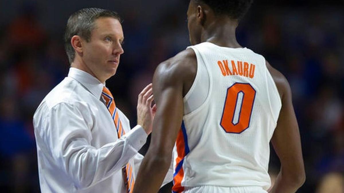 Florida head coach Mike White, left, talks with guard Mike Okauru, right, during the first half of Florida’s 108-68 win over North Florida in an NCAA college basketball game in Gainesville, Fla., Thursday, Nov. 16, 2017.