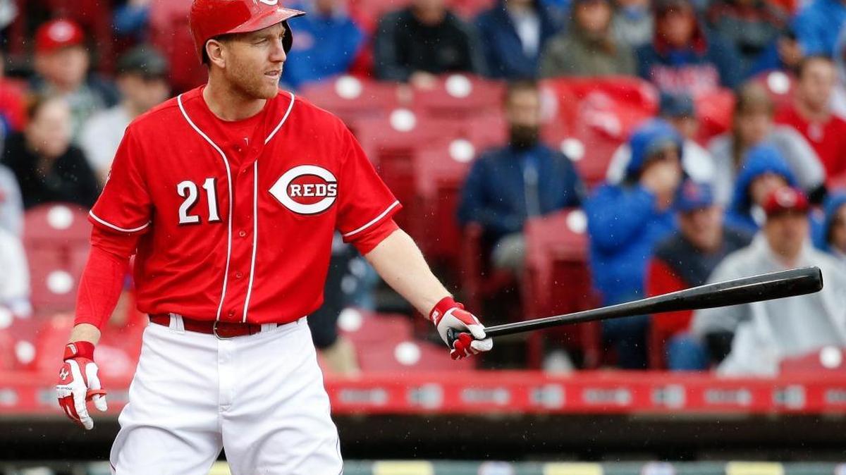 Cincinnati Reds' Todd Frazier bats in the fourth inning of a baseball game against the Chicago Cubs, Thursday, Oct. 1, 2015, in Cincinnati. The Cubs won 5-3.
