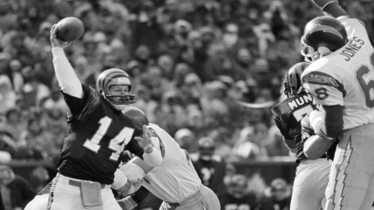 Cincinnati Bengals quarterback Ken Anderson, left, prepares to throw during the AFC championship game against the San Diego Chargers in Cincinnati on Jan. 10, 1982. (AP Photo)