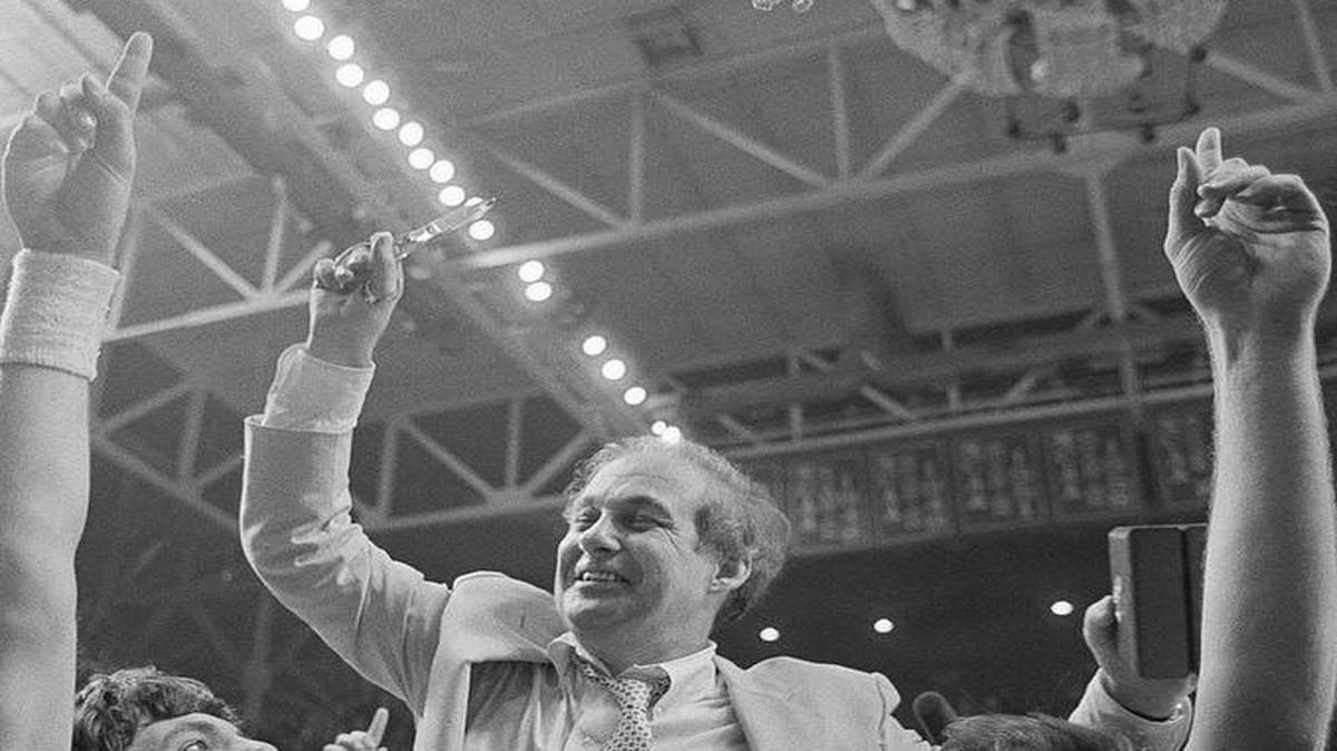 Rollie Massimino was lifted onto the shoulders of his players to cut down the Rupp Arena nets after Villanova, a No. 8 seed, stunnded defending national champion Georgetown, 66-64, in the 1985 NCAA Championship Game in Lexington.
