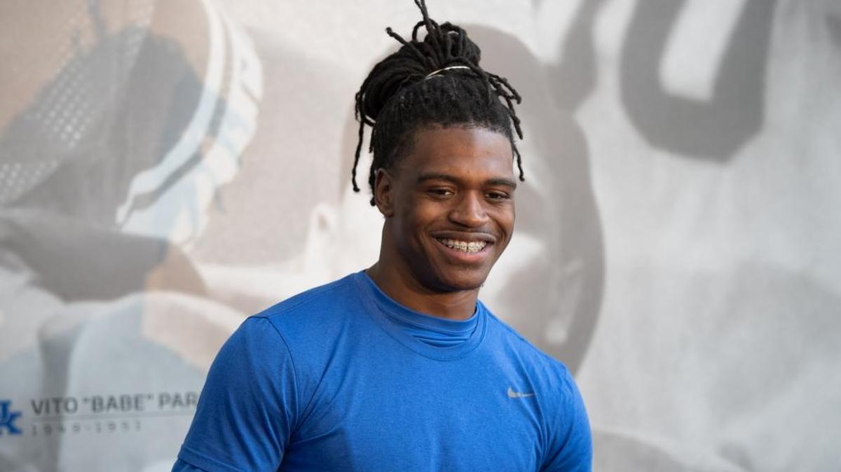 Is junior-college transfer Terry Wilson the favorite of Kentucky Wildcats fans to emerge as UK's starting quarterback in 2018?