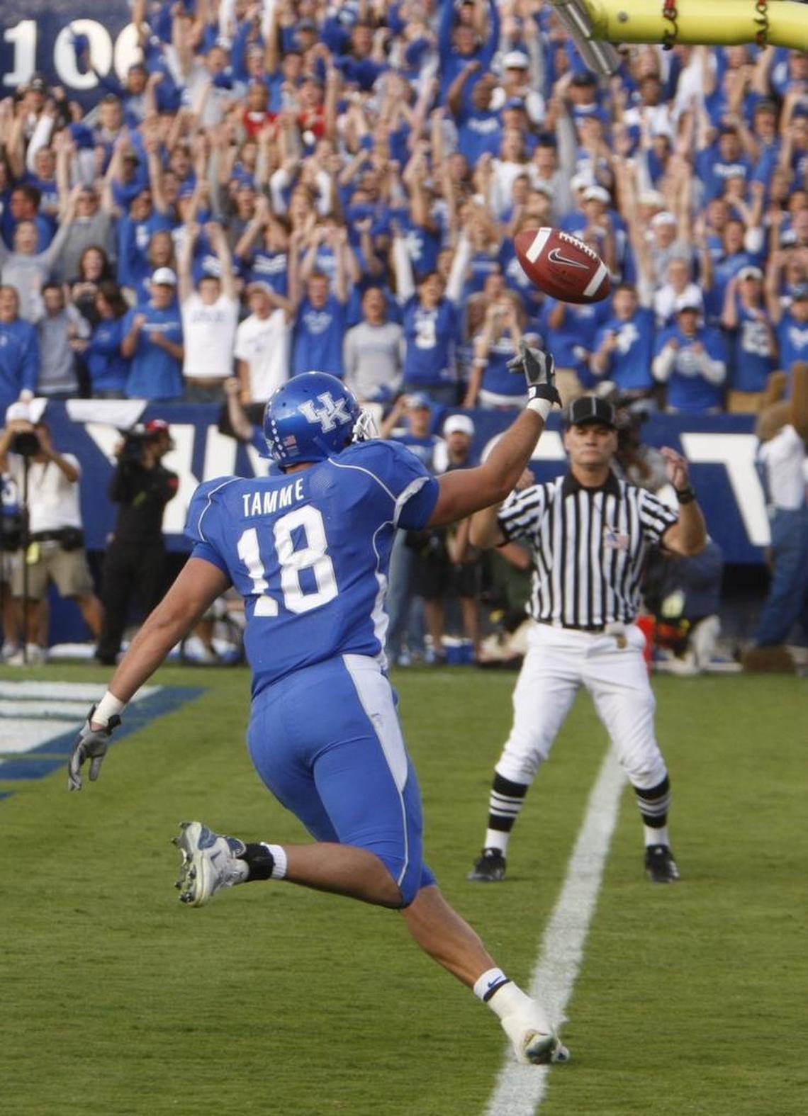 Kentucky tight end Jacob Tamme flipped the ball to the referee after catching a touchdown pass in the third quarter of UK’s 44-38 triple-overtime upset of No. 1 LSU in 2007. As he was leaving UK, Tamme says Kentucky football equipment manager Tom Kalinowski promised him he would try to make sure only special players wore Tamme’s No. 18 at Kentucky going forward.