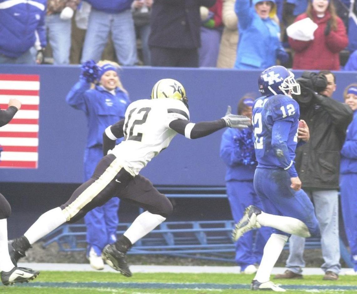 Kentucky’s Derek Abney took this kickoff 95 yards for a touchdown in UK’s 41-21 win over Vanderbilt in 2002.