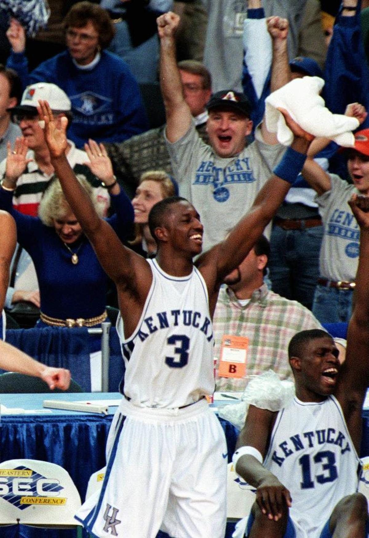 Kentucky forward Allen Edwards (3) celebrated during the final seconds of UK’s 86-56 win over South Carolina in the 1998 SEC championship game. A day after attending his mother’s funeral, Edwards scored 15 points and had five assists and three steals.