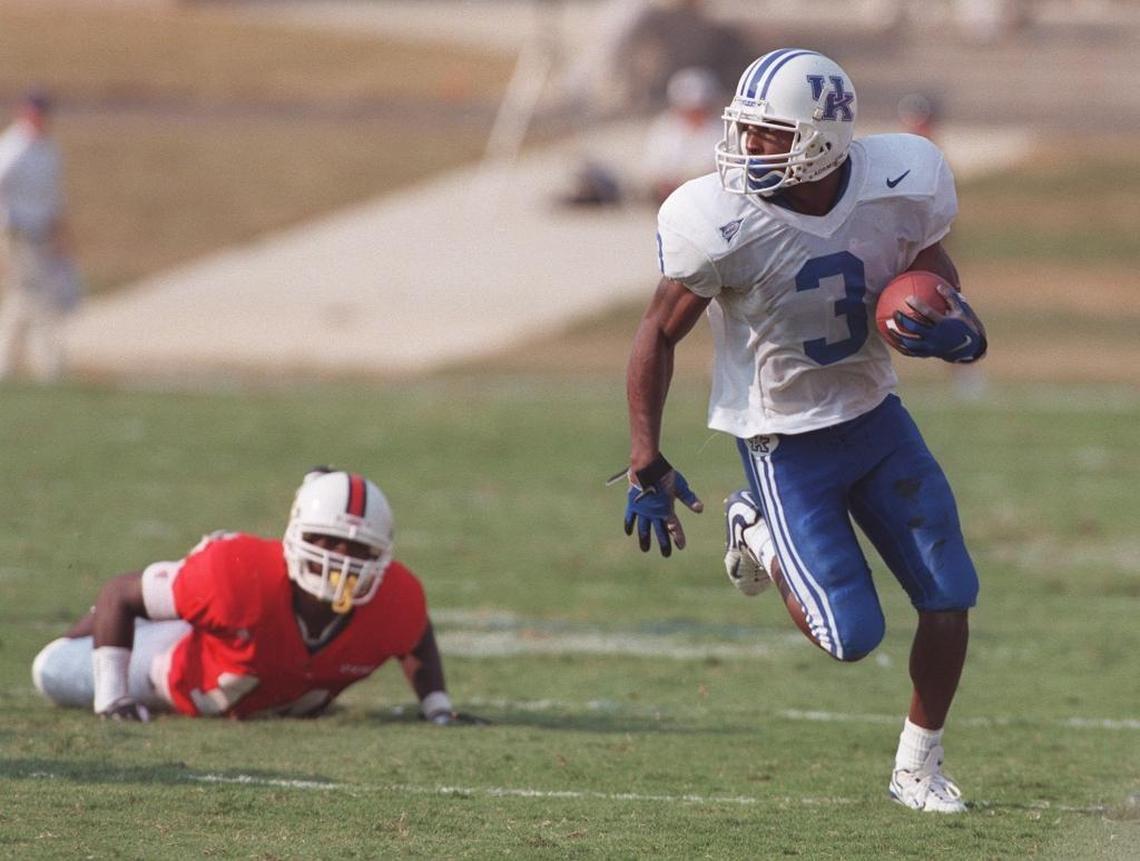 Kentucky’s Craig Yeast (3) caught nine passes for 150 yards and two touchdowns in Kentucky’s 68-34 win over Louisville in the first game ever played in Papa John’s Cardinal Stadium in 1998. Yeast’s son, U of L freshman cornerback Russ Yeast, now plays home games in the same venue.